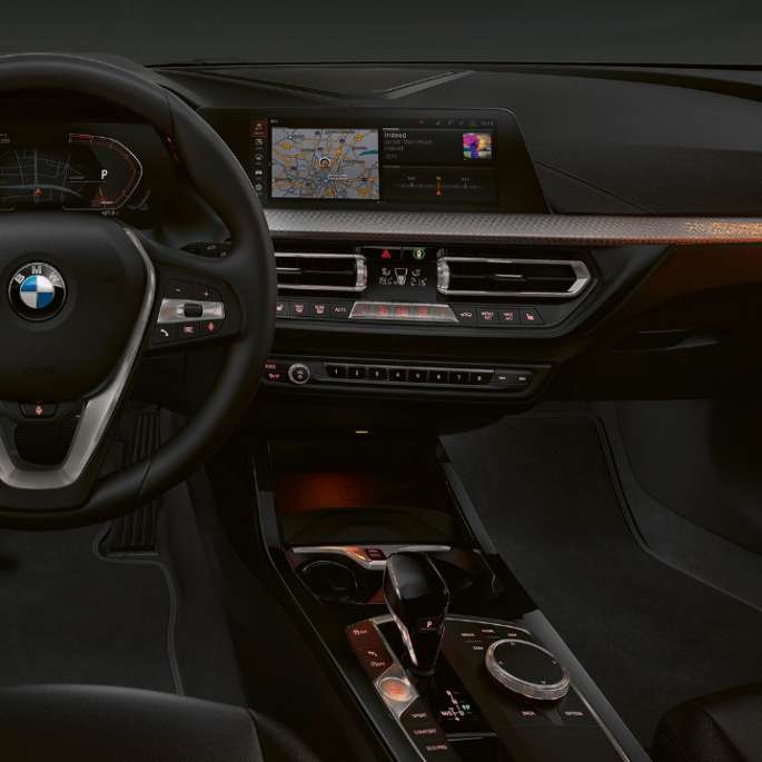 Interjero apdailos akcentai „Illuminated Nice“ BMW 1 serijos modelis Luxury Line, interjero apdailos akcentai „Illuminated Nice“