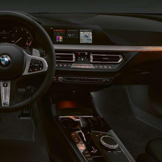 Interjero apdailos akcentai „Illuminated Boston“ BMW 1 serijos modelis M Sport, interjero apdailos akcentai „Illuminated Boston“