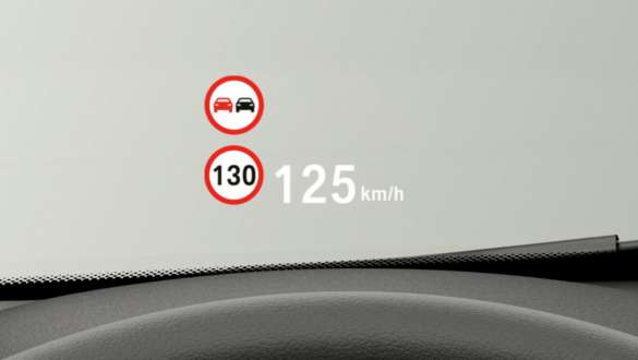 BMW projekcinis ekranas. BMW projekcinis ekranas 1 serijos BMW automobilyje