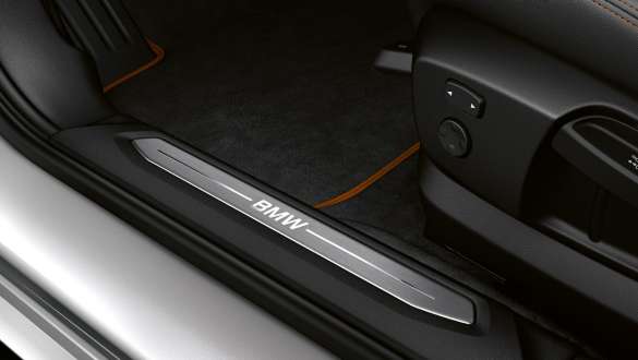 Priekinių durelių slenksčių apdaila BMW 1 serijos modelis Sport Line, priekinių durelių slenksčių apdaila