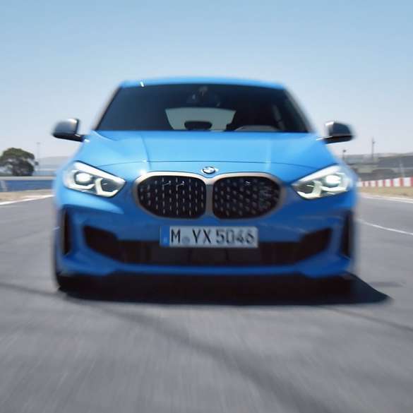 Videoklipas apie BMW 1 serijos vairavimą Videoklipas su BMW 1 serijos dinamiško vairavimo scenomis
