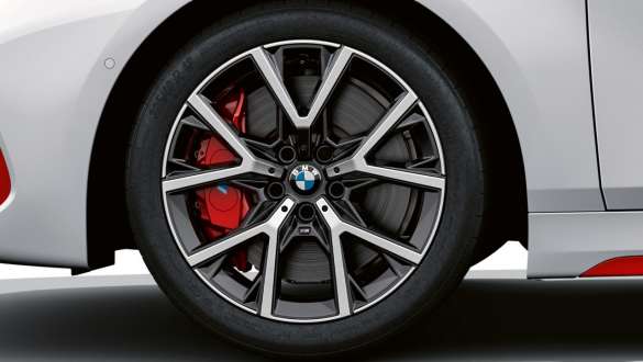 BMW 1 serijos 128ti F40 18 colių M dvispalviai lengvojo lydinio ratlankiai Y-spoke style 553 M su pagerintų savybių padangomis BMW 1 serijos 128ti F40 18 colių M dvispalviai lengvojo lydinio ratlankiai Y-spoke style 553 M su pagerintų savybių padangomis