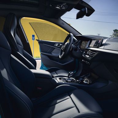 BMW 2 serijos Gran kupė su BMW Live Cockpit Professional BMW 2 serijos Gran kupė su BMW Live Cockpit Professional F44 interjeras