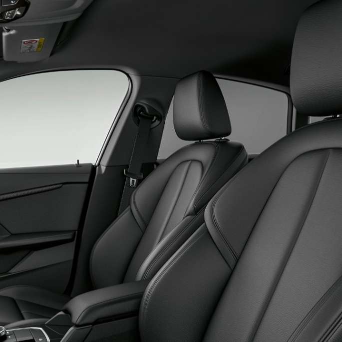 Sportinės antracito sėdynės BMW 2 serijos Gran kupė Model Sport Line serija Sportinės antracito sėdynės BMW 2 serijos Gran kupė Model Sport Line serija raudonos Melbourne Red raudonos spalvos F44 interjeras