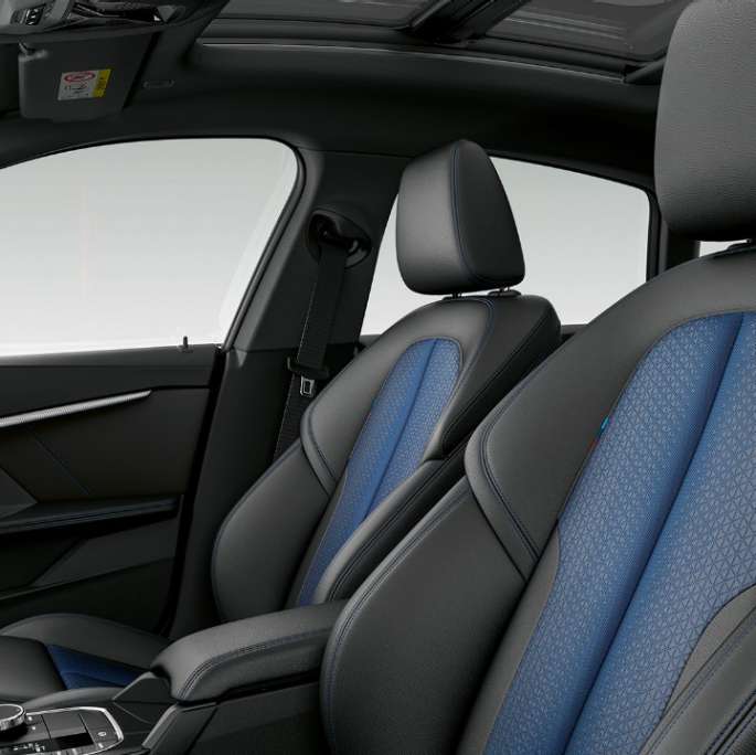 Sportinės Trigon Sensatec juodos sėdynės BMW 2 serijos Gran kupė Model M Sport serija Sportinės Trigon Sensatec juodos spalvos sėdynės BMW 2 serijos Gran kupė modelis M Sport F44 interjeras