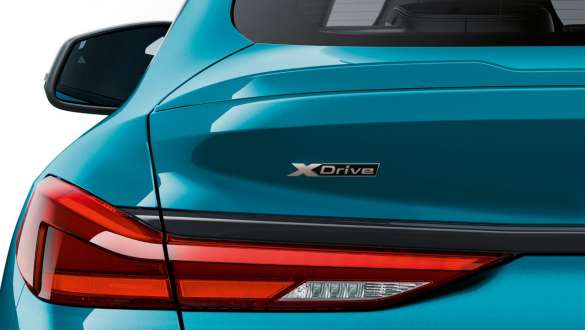 BMW 2 serijos Gran kupė (F44) su BMW <i>xDrive</i> BMW 2 serijos Gran kupė (F44) su BMW <i>xDrive</i>, priartintas vaizdas iš galo
