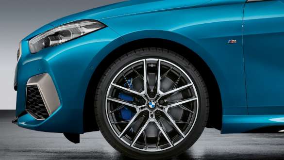 19 colių M Performance 555 M lengvojo lydinio ratlankiai BMW 2 serijos Gran kupė 19 colių dvispalviai M Performance Double-spoke style 555 M lengvojo lydinio ratlankiai BMW 2 serijos Gran kupė (F44) mėlynos metalizuotos Snapper Rocks spalvos eksterjeras