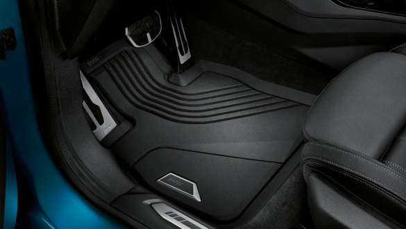 BMW visiems metų laikams tinkantys priekiniai kilimėliai BMW 2 serijos Gran kupė kilimėliai BMW visiems metų laikams tinkantys priekiniai kilimėliai BMW 2 serijos Gran kupė (F44) mėlynos metalizuotos Snapper Rocks spalvos interjeras