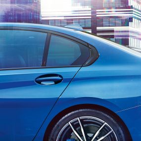BMW 3 serijos sedanas, Hofmeister apdaila Galinio lango su Hofmeister linkiu priartintas vaizdas