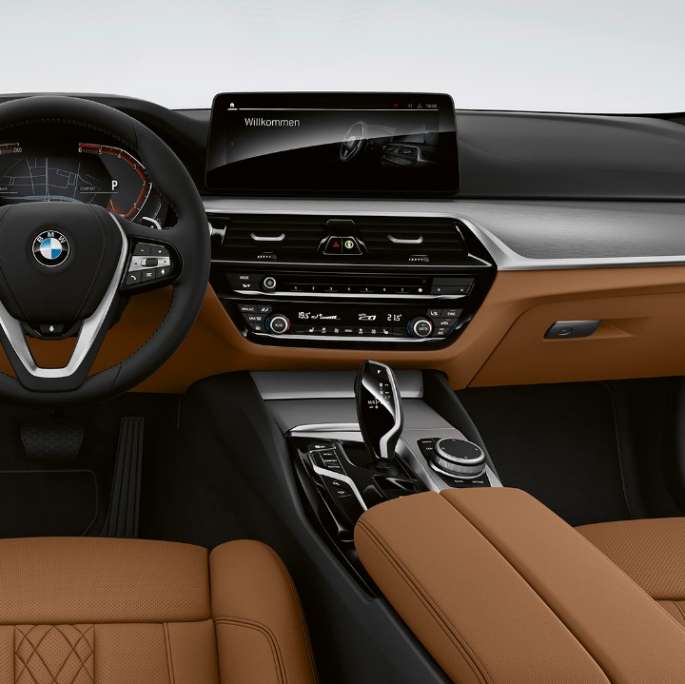 Vairuotojo erdvė, BMW 5 serijos sedanas G30, bazinės komplektacijos Vairuotojo erdvė, BMW 5 serijos sedanas 540i G30 2020, bazinės komplektacijos, Sensatec konjako spalvos, interjeras
