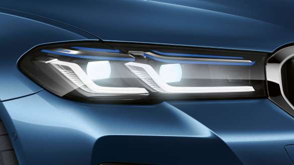 BMW Laserlight žibintai BMW 5 serijos sedanas G30 BMW Laserlight žibintai, BMW 5 serijos sedanas Facelift 2020, mėlynos Phytonic Blue spalvos priartintas vaizdas iš priekio