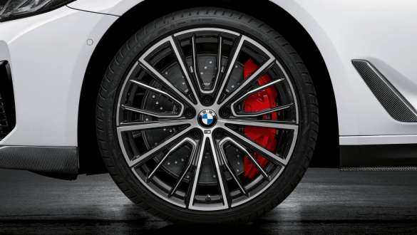 20 colių skersmens M Performance serijos kaltiniai dvispalviai ratlankiai Multi-spoke 732 M, BMW 5 serijos sedanas G30 20 colių skersmens M Performance serijos kaltiniai dvispalviai ratlankiai su Multi-spoke 732 M stiliaus , BMW 5 serijos sedanas G30