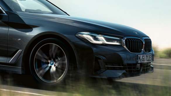 Integruotoji aktyvaus vairavimo sistema, BMW 5 serijos Touring (G31) LCI Integruotoji aktyvaus vairavimo sistema, BMW 5 serijos Touring (G31) Facelift 2020, važiuojančio automobilio priartintas vaizdas iš priekio