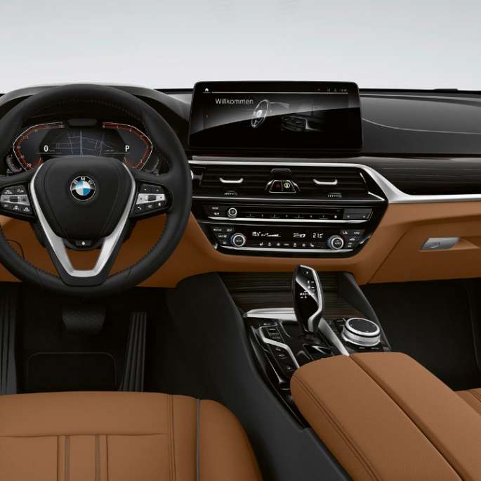 BMW 6 serijos Gran Turismo G32 2020 bazinės komplektacijos, vairuotojo erdvė BMW 6 serijos Gran Turismo G32 620d 2020 bazinės komplektacijos, Dakota oda konjako/juodos spalvos, interjeras