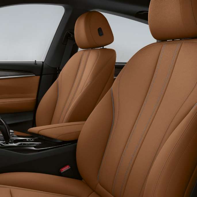 BMW 6 serijos Gran Turismo G32 620d 2020 bazinės komplektacijos, apmušalai Dakota odos konjako/juodos spalvos apmušalai BMW 6 serijos Gran Turismo G32 620d 2020 bazinės komplektacijos, interjeras