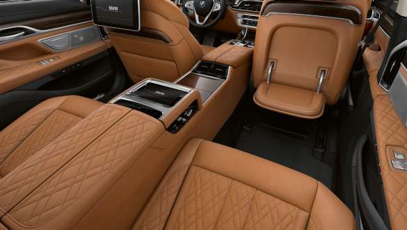 BMW 7 serijos sedano Executive Lounge sėdynės BMW 7 serijos sedano Executive Lounge sėdynės: itin komfortiška sėdėjimo gale zona