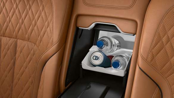 BMW 7 serijos sedanas BMW Individual šaldytuvas 7 serijos BMW sedanas: priartintas BMW Individual šaldytuvo vaizdas