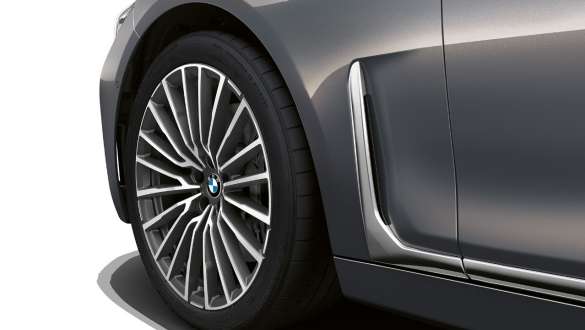 Aerodinaminis elementas BMW 7 serijos sedane BMW 7 serijos sedanas: priartintas aerodinaminio elemento vaizdas