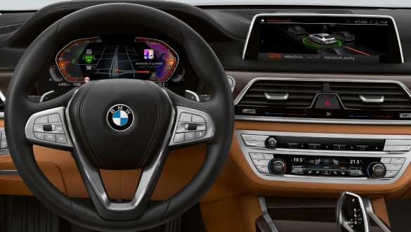 BMW 7 serijos sedanas: Driving Assistant Professional vairavimo asistentas BMW 7 serijos sedanas: prietaisų skydelio, kuriame įjungtas Driving Assistant Professional vairavimo asistentas, vaizdas.