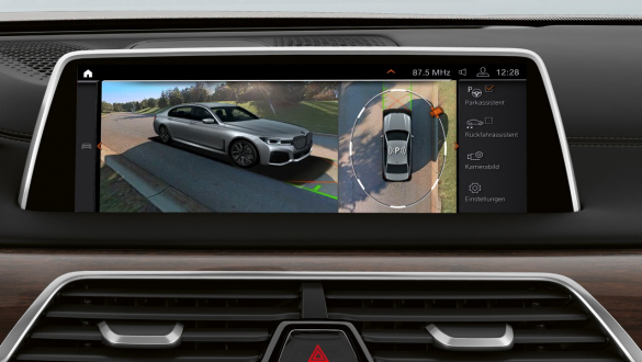 BMW 7 serijos sedanas: „Parking Assistant Plus“ BMW 7 serijos sedanas: ekrane „Parking Assistant Plus“