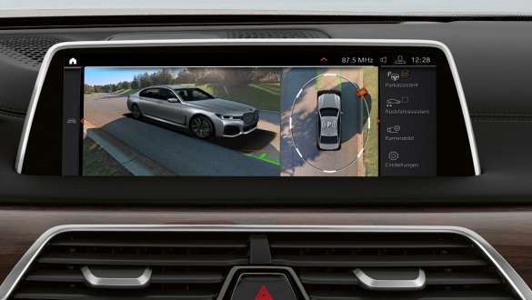 BMW 7 serijos sedanas: Parking Assistant Plus BMW 7 serijos sedanas: ekrane Parking Assistant Plus