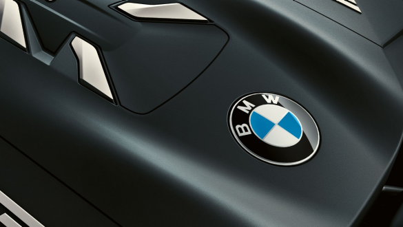 BMW „TwinPower Turbo“ 4 cilindrų benzininis variklis BMW 7 serijos sedanas: priartintas BMW „TwinPower Turbo“ benzininio 4 cilindrų variklio vaizdas