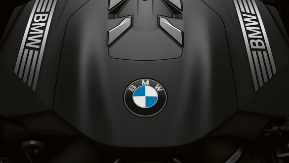 BMW „TwinPower Turbo“ vienos eilės 6 cilindrų benzininis variklis BMW 7 serijos sedanas: priartintas BMW „TwinPower Turbo“ benzininio vienos eilės 6 cilindrų variklio vaizdas