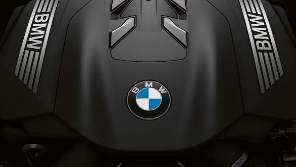 BMW TwinPower Turbo vienos eilės 6 cilindrų benzininis variklis BMW 7 serijos sedanas: priartintas BMW TwinPower Turbo benzininio vienos eilės 6 cilindrų variklio vaizdas