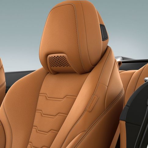 BMW M850i xDrive, daugiafunkcė sėdynė su šilto oro srautu kaklui, konjako spalvos „Merino“ oda. BMW M850i xDrive, daugiafunkcė sėdynė su šilto oro srautu kaklui, konjako spalvos „Merino“ oda.