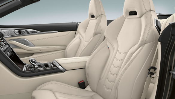 BMW M850i xDrive „Dravit Grey“ pilko metaliko spalvos, išplėstinė BMW Individual Merino odos apmušalų apdaila, dramblio kaulo spalvos. BMW M850i xDrive „Dravit Grey“ pilko metaliko spalvos, išplėstinė BMW Individual Merino odos apmušalų apdaila, dramblio kaulo spalvos.