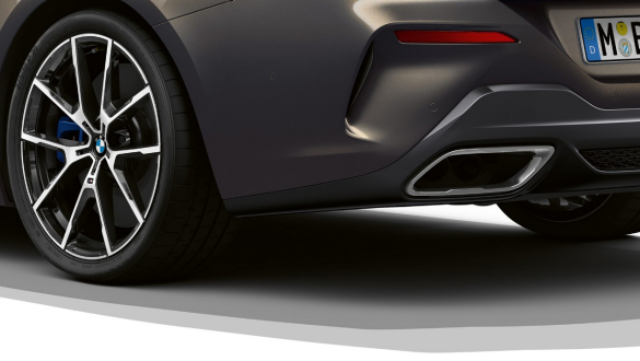BMW M850i xDrive „Dravit Grey“ pilko metaliko spalvos,vaizdas iš galo, M sportinis diferencialas. BMW M850i xDrive „Dravit Grey“ pilko metaliko spalvos,vaizdas iš galo, M sportinis diferencialas.