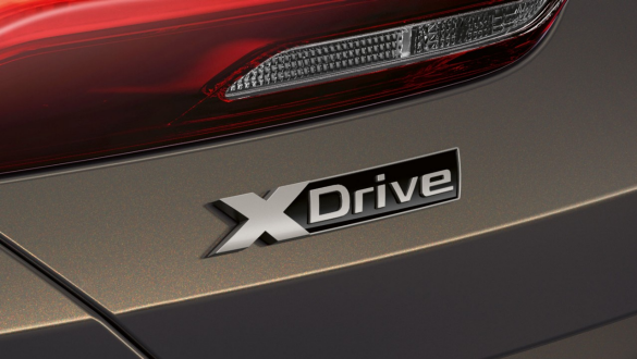 BMW M850i xDrive „Dravit Grey“ pilko metaliko spalvos, xDrive ženklas. BMW M850i xDrive „Dravit Grey“ pilko metaliko spalvos, xDrive ženklas.