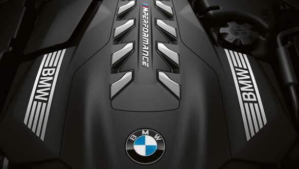 BMW TwinPower Turbo vienos eilės 8 cilindrų benzininis variklis BMW 8 serijos kupė, vaizdas iš viršaus, BMW TwinPower Turbo vienos eilės 8 cilindrų benzininis variklis