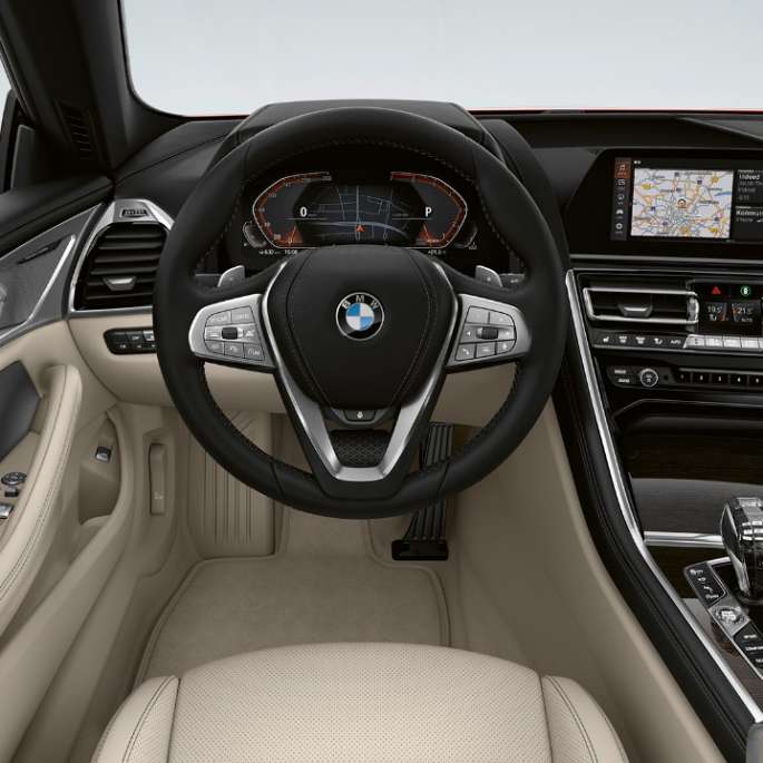 Bazinio modelio vairuotojo erdvė BMW 8 serijos Gran kupė, Bazinio modelio vairuotojo erdvė