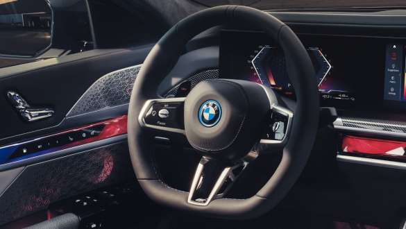 M odinis vairas BMW M760e xDrive sedanas G70 M odinis vairas BMW M760e xDrive sedanas G70