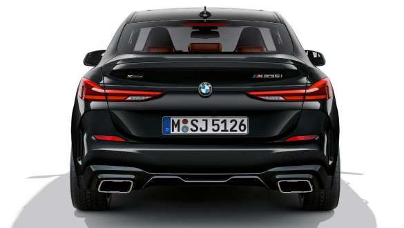 M būdinga išmetimo sistema BMW M235i xDrive Gran kupė M būdinga išmetimo sistema BMW M235i xDrive Gran kupė 2020 Black Sapphire juodo metaliko spalvos F44 vaizdas iš galo