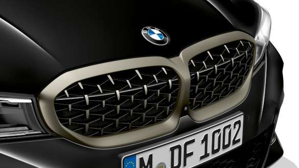 M aerodinaminis paketas, BMW M340i xDrive sedanas G20 2020 BMW M340i xDrive sedanas G20 2020 juodo „Sapphire Black“ metaliko spalvos, M aerodinaminis paketas, priartintas vaizdas iš arti