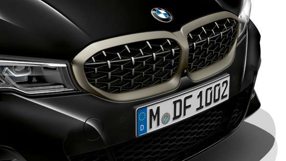 Lengvųjų hibridų technologija, BMW M340i xDrive sedanas G20 2020 BMW M340i xDrive sedanas G20 2020 juodo „Sapphire Black“ metaliko spalvos, lengvųjų hibridų technologija, priartintas vaizdas iš arti