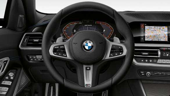 Kintantis sportinis vairavimas, vairuotojo erdvė, BMW M340i xDrive sedanas G20 2020 Kintantis sportinis vairavimas, BMW M340i xDrive sedanas G20 2020 juodo „Sapphire Black“ metaliko spalvos, vairuotojo erdvė, interjeras