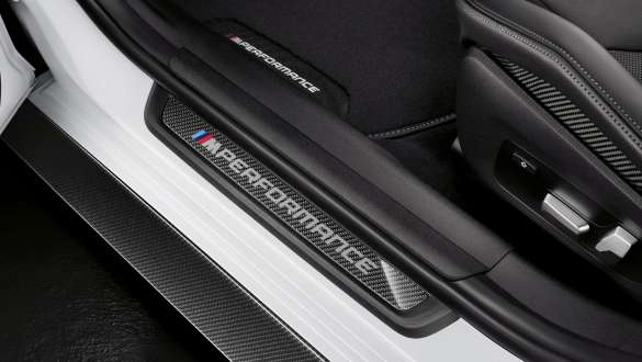 M Performance anglies pluošto durelių slenksčių apdaila, BMW M3 sedanas G80 2020 BMW M3 sedanas G80 2020, M Performance anglies pluošto durelių slenksčių apdaila, vaizdas iš arti