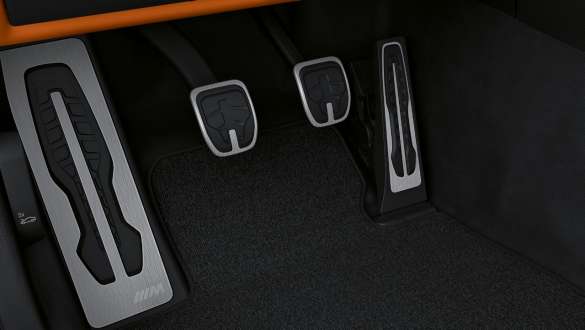 Integruota M būdinga stabdymo sistema, BMW M3 sedanas G80 2020 BMW M3 sedanas G80 2020, integruota M būdinga stabdymo sistema, pedalai, vairuotojo erdvė