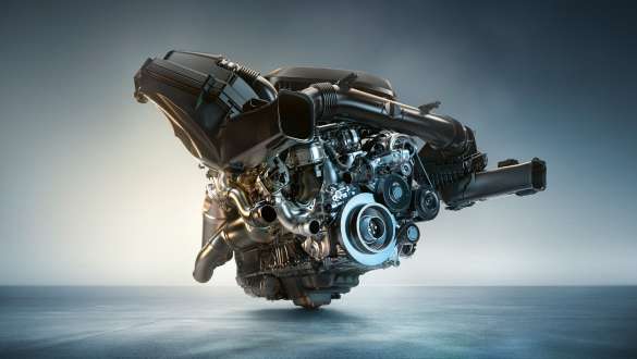 M TwinPower Turbo vienaeilis 6 cilindrų benzininis variklis BMW M3 Competition sedanas G80 2020 BMW M3 Competition sedano G80 2020 M TwinPower Turbo vienaeilio 6 cilindrų benzininio variklio vaizdas iš arti