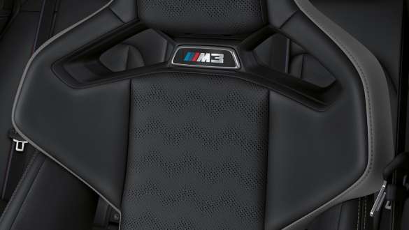 Pilna Merino odos apdaila juodos spalvos BMW M3 Competition Touring G81 BMW M3 Competition Touring G81 pilna Merino odos apdaila juodos spalvos M anglies pluošto išlenkta sėdynė su M3 logotipu