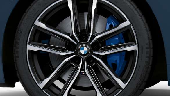 M sportiniai stabdžiai, BMW M440i xDrive kupė G22 2020 BMW M440i xDrive kupė G22 82 2020 M sportiniai stabdžiai, lengvojo lydinio ratlankių vaizdas iš arti