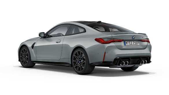 M būdinga pakaba BMW M4 kupė G82 2020 BMW M4 kupė G82 2020 M būdinga pakaba trijų ketvirčių vaizdas iš galo