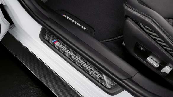 <i>M Performance</i> durelių slenksčių apdaila iš anglies pluošto, BMW M4 kupė G82 2020 BMW M4 kupė G82 2020, <i>M Performance</i> durelių slenksčių apdaila iš anglies pluošto, vaizdas iš arti