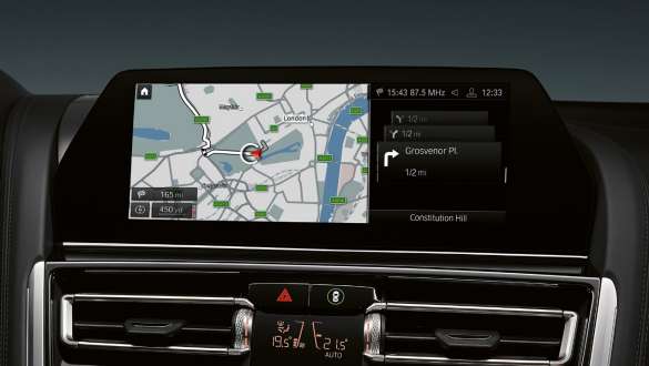 BMW Live Cockpit Professional. BMW 8 serijos M kabrioletas su BMW Live Cockpit Professional.
