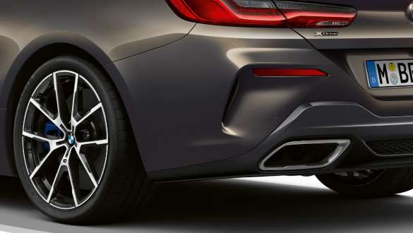 M sportinis diferencialas. BMW M850i xDrive kabrioletas su M sportiniu diferencialu.