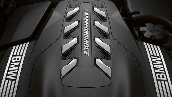 M TwinPower Turbo 8 cilindrų benzininis variklis. BMW M850i xDrive kabrioleto M TwinPower Turbo 8 cilindrų benzininis variklis.