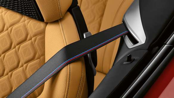M saugos diržai. BMW M8 Competition kabrioletas M saugos diržai.
